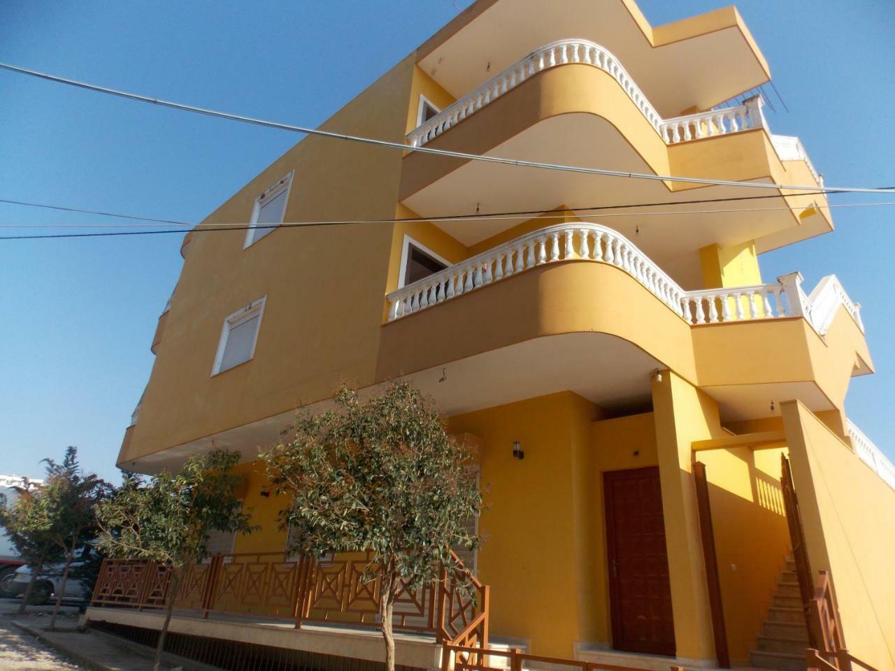 Apartment Yellow *